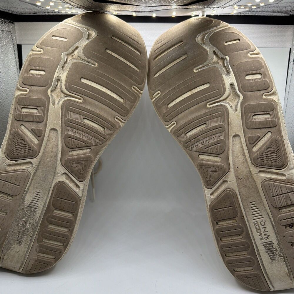 Brooks Ghost Max Men’s Size 12.5 1104061D174 Coconut White‎ Sand Chateau - Picture 10 of 10